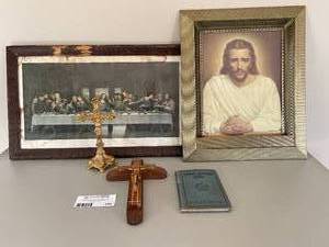 lot 138 image: Lot of Christian Religious Items