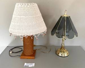 lot 142 image: Lot of 2 Tabletop Lamps 