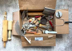 lot 157 image: Large Lot of Various Kitchen Tools
