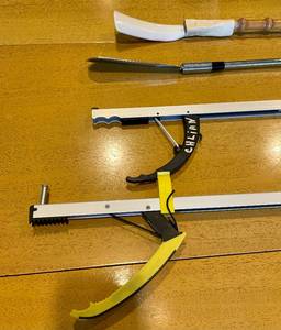 lot 238 image: Lot of Easy Reach Grabbers, Shoe Horn and Back Scratcher