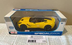 lot 175 image: Maisto Special Edition 2014 Corvette Convertible 118 Scale Model Car