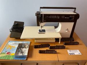 lot 209 image: Viking Portable Vintage Sewing Machine