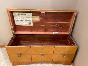 lot 221 image: Bluebird Aromatic Red Cedar Chest