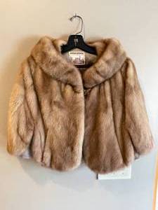 lot 227 image: Donaldsons Womens Vintage Mink Fur Short Capelet