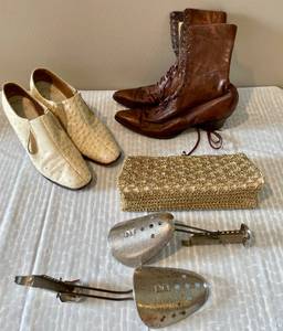 lot 232 image: Lot of Vintage Womens Shoes and Accessories