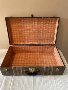 lot 236 image: Vintage Wood Lined Suitcase
