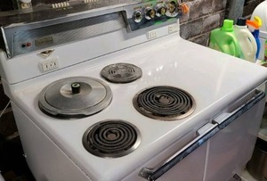 lot 239 image: Hotpoint Vintage Electric Range