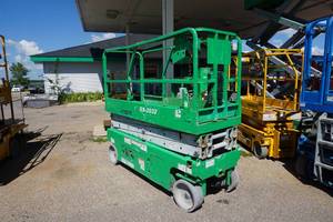 lot 4 image: Genie GS - 2032 Electric Scissors Lift