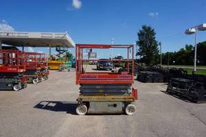 lot 5 image: 2011 Sky Jack Model SJIII 3219 Scissors Lift