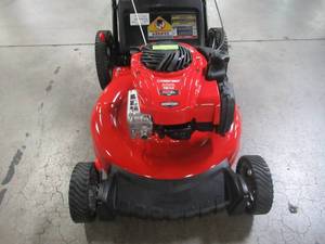 lot 55 image: Troy-Bilt 21 in. 140 cc 550ex Series Briggs & Stratton Gas Walk Behind Push Mower with 2-in-1 cutting TriAction Cutting System TB110