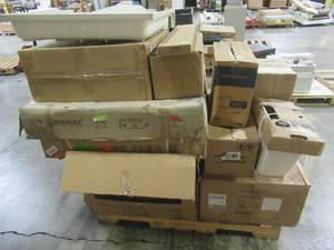 lot 140 image: WHOLESALE MIXED PALLET OF MISCELLANEOUS BATHROOM FIXTURES AND ACCESSORIES