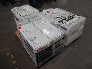 lot 224 image: WHOLESALE MIXED PALLET OF MISCELLANEOUS WINDOW AC UNITS