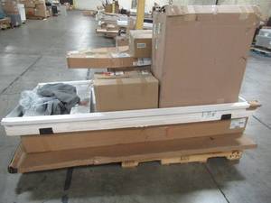 lot 405 image: WHOLESALE MIXED PALLET OF MISCELLANEOUS DOORS, BUILDING MATERIALS AND MORE