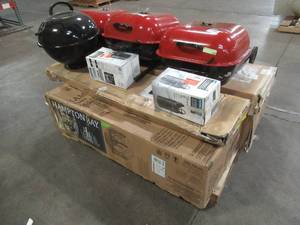 lot 421 image: WHOLESALE MIXED PALLET OF MISCELLANEOUS FURNITURE, GRILLS AND MORE