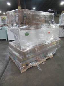 lot 51 image: WHOLESALE MIXED PALLET OF SHOWER BASES AND BATH TUBS