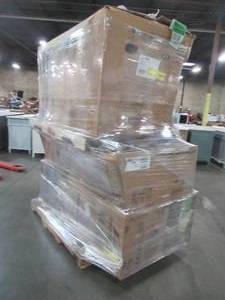lot 53 image: WHOLESALE MIXED PALLET OF BATH TUBS