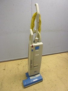 lot 414 image: WINDSOR VERSAMATIC PLUS VACUUM