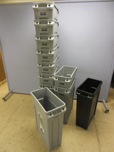 lot 421 image: RUBBERMAID COMMERCIAL PRODUCTS 23-GALLON SLIM JIM TRASH CAN  RECYCLE BINS