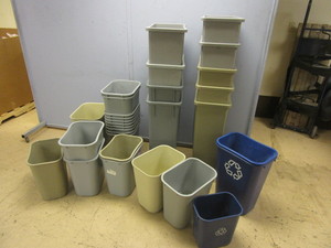 lot 423 image: RUBBERMAID RECEPTACLES, OTHER RECYCLING BINS, WASTE RECEPTACLES