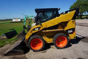 lot 3 image: 2012 Cat 252B3 2 Speed Skid Loader Skid Steer