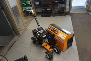lot 33 image: Brave Pro Model Bed Sculptor 9 Commercial Trench Bed Edger