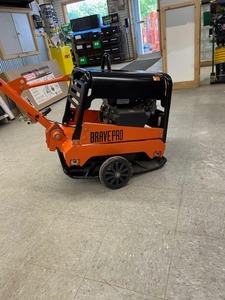 lot 31 image: Brave Pro Model BRPRP220H Power Plate Packer