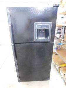 lot 8 image: GE Refrigerator