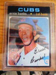 lot 34 image: 1971 Topps Ernie Banks #525 Chicago Cubs