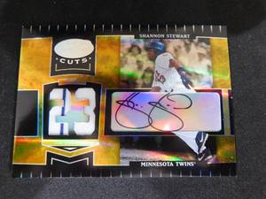 lot 43 image: 2004 Certified Cuts Autograph Jersey Shannon Stewart Serial #1223