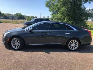 lot 1 image: 2013 Cadillac XTS Luxury - AWD