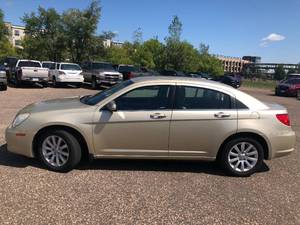 lot 4 image: 2010 Chrysler Sebring Limited