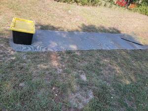 lot 23 image: Hardware clothchicken wire. 4x16