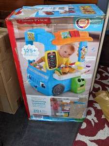lot 18 image: Fisher-Price Laugh & Learn Servin Up Fun Food Truck