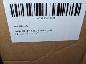 lot 25 image: K & H Fleece Kitty Sill Window Perch