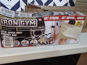 lot 36 image: Iron Gym Total Upper Body Workout Bar