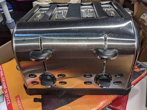 lot 49 image: Oster 4-Slice Toaster, Brushed Metal