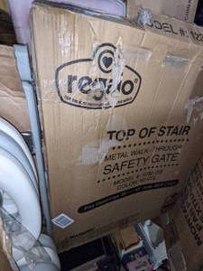 lot 70 image: Regalo Top Of Stairs Metal Safety Gate
