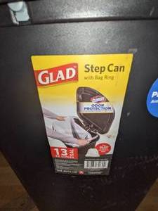 lot 86 image: Glad 13 Gallon Step Top Garbage Can