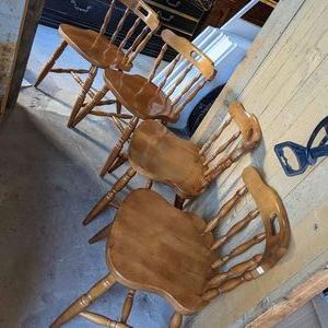 lot 6 image: Set of 4 Vintage Wood Chairs