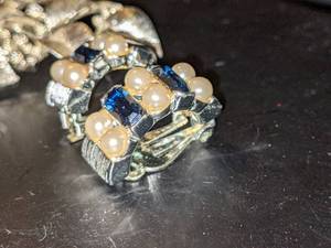 Lisner Brooch & Clip-On Earrings