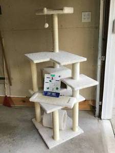 lot 453 image: Cat Tree