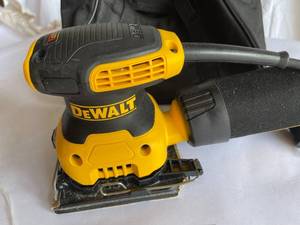 lot 354 image: Dewalt 14 Sheet Palm Grip Sander with Canvas Bag