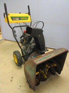 lot 201 image: YARD-MAN SNOWBLOWER, 22 SWATH