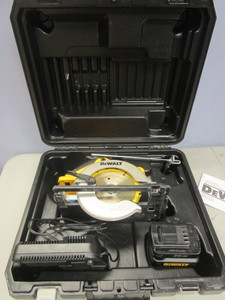 lot 206 image: DEWALT CORDLESS CIRCULAR SAW