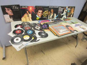 lot 220 image: ELVIS PRESLEY ALBUMS, VINTAGE 45 RECORDS, OTHER CLASSIC ALBUMS BY POPULAR ARTISTS
