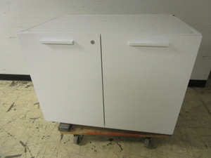 lot 227 image: LOCKABLE CABINET