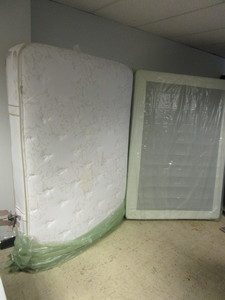 lot 240 image: REST-WELL MATTRESS FACTORY CHATEAU ELEGANTE FULL-SIZE MATTRESS W BOX SPRING