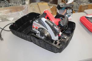 lot 3 image: Skilsaw 5750 7-14 Circular Saw  with Plastic Case