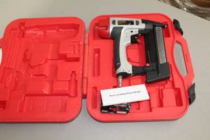 lot 5 image: Craftsman 351.18172 Pneumatic Brad Nailer, Oilless 18GA 60-100PSI  with Plastic Case