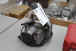 lot 6 image: Delta Band Sander